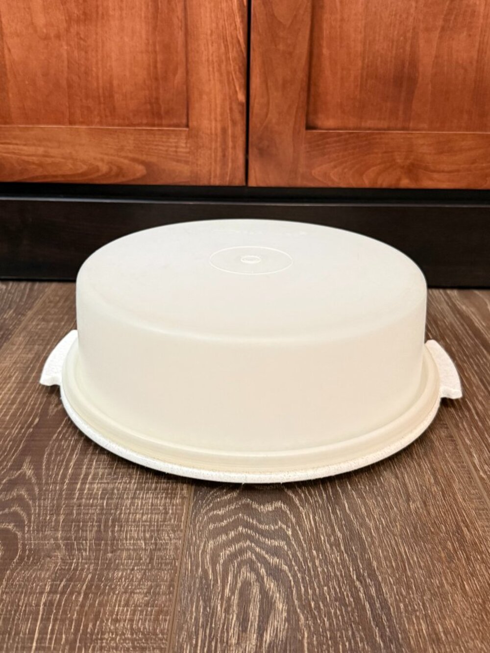 Vintage Tupperware Round Pie/Cake Keeper